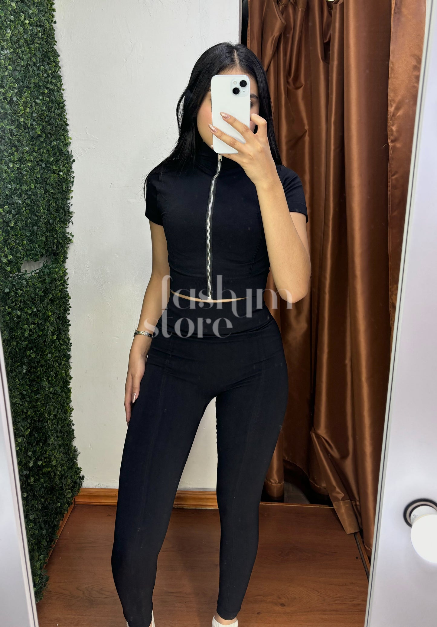 Conjunto deportivo en negro