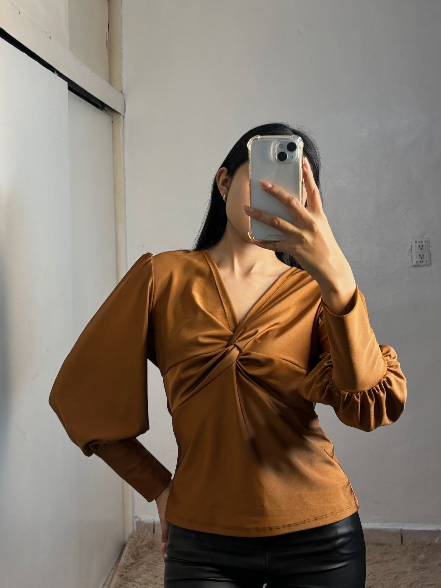 Blusa satinada manga larga