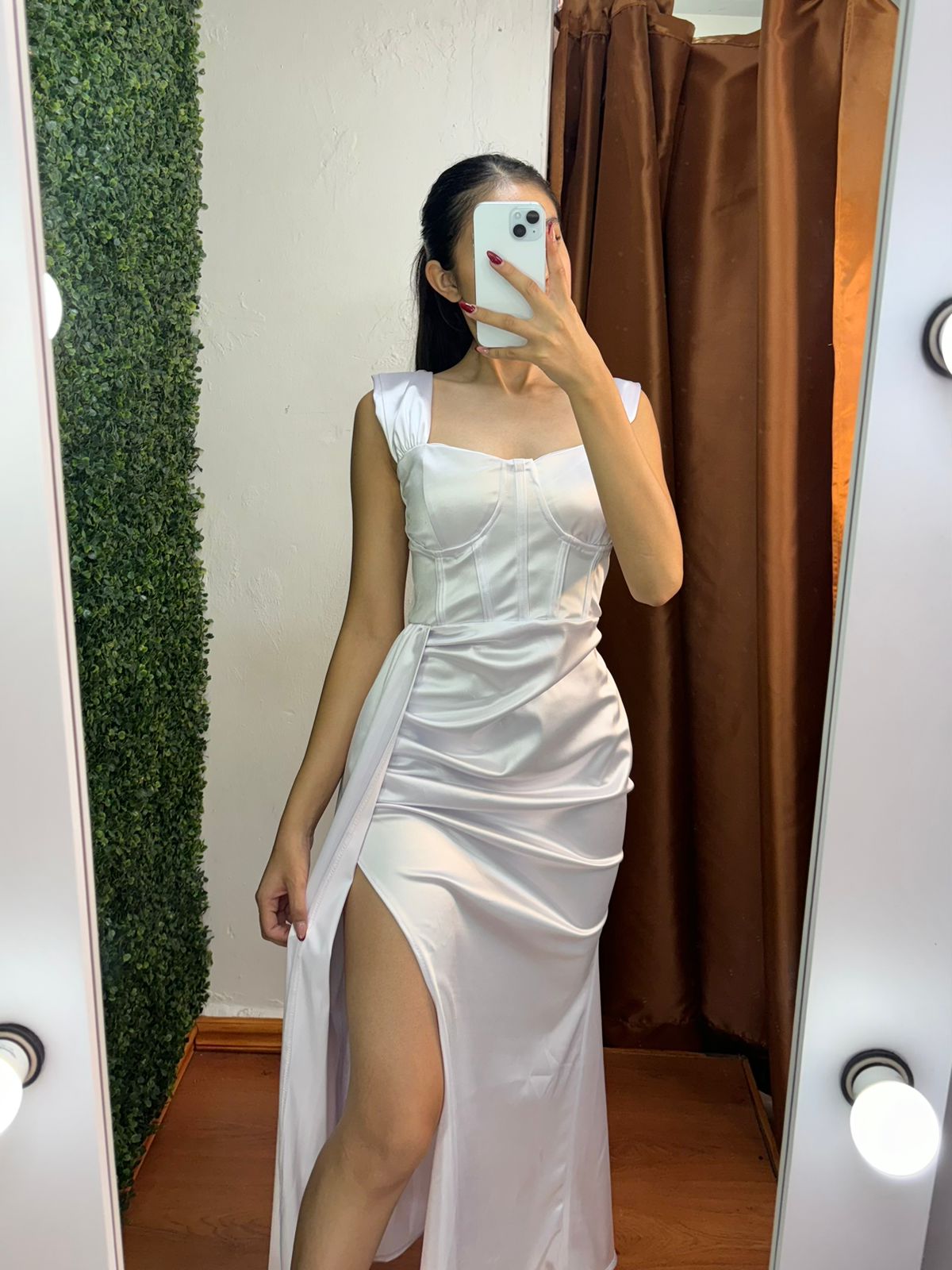 Vestido Largo Satin con Abertura en la Pierna