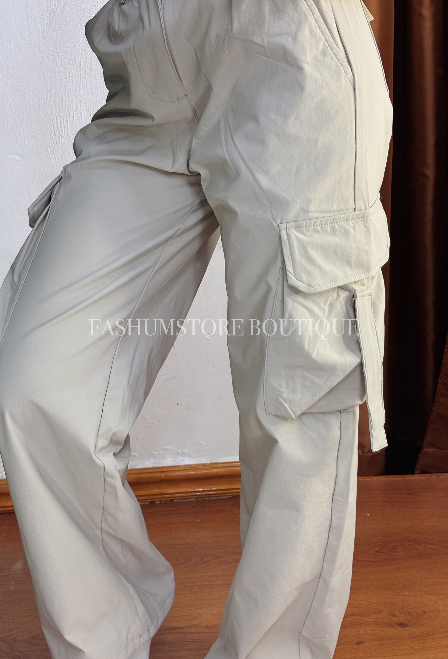 Pantalón Cargo beige con elástico