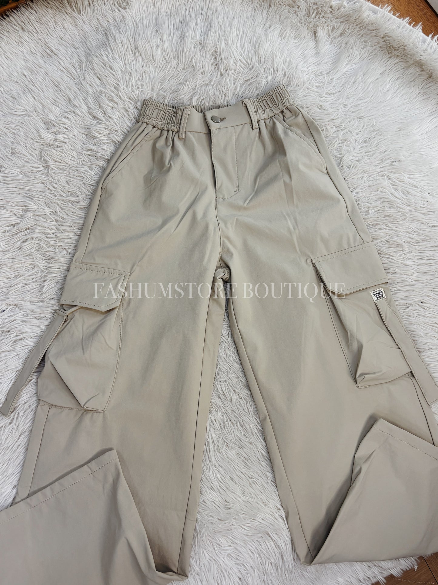 Pantalón Cargo beige con elástico