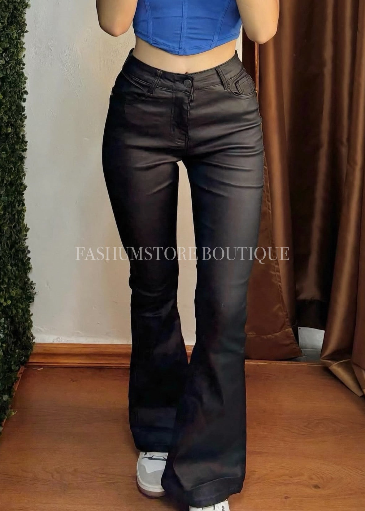Pantalón flare vinipiel