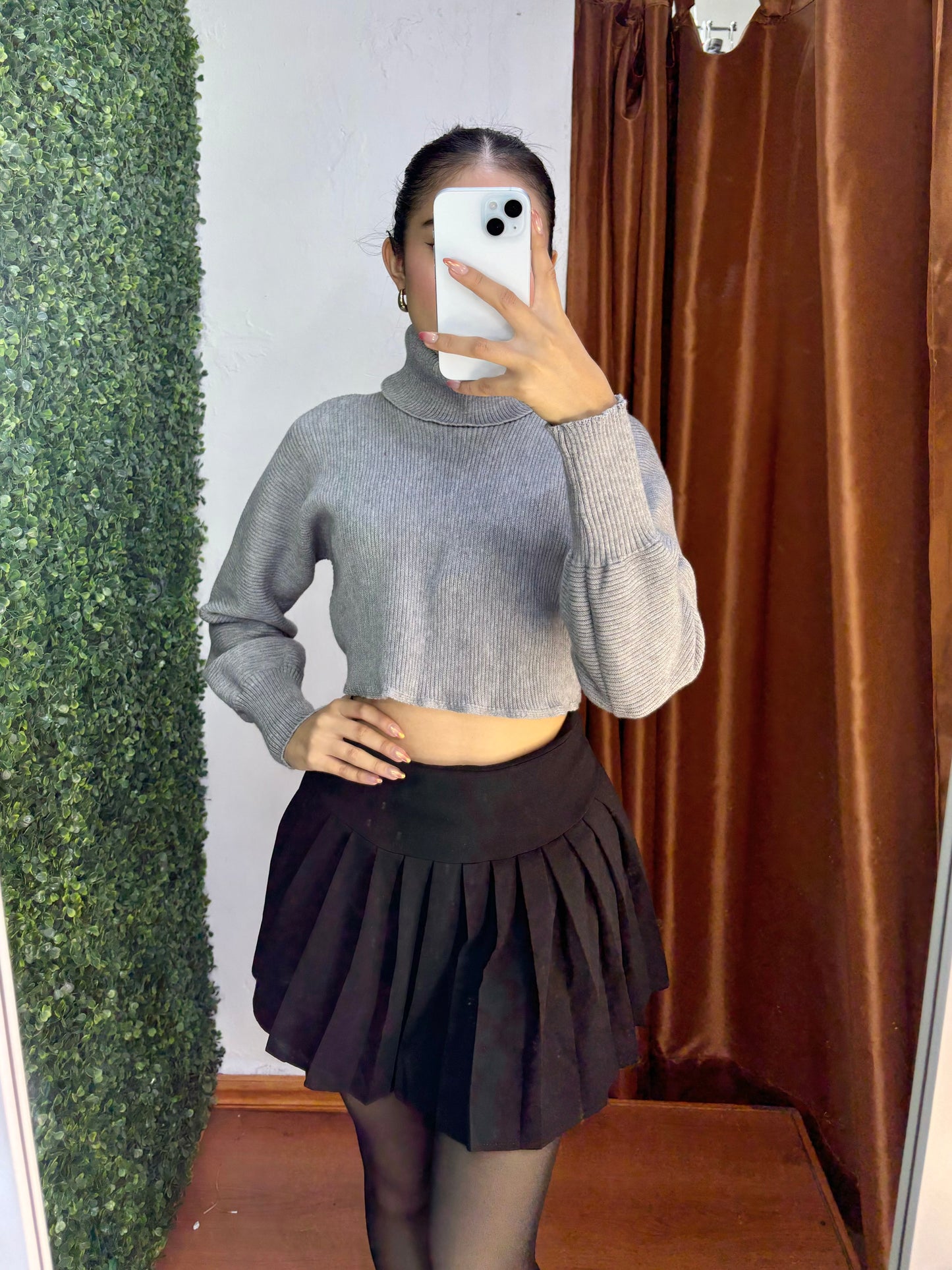 Suéter crop cuello alto