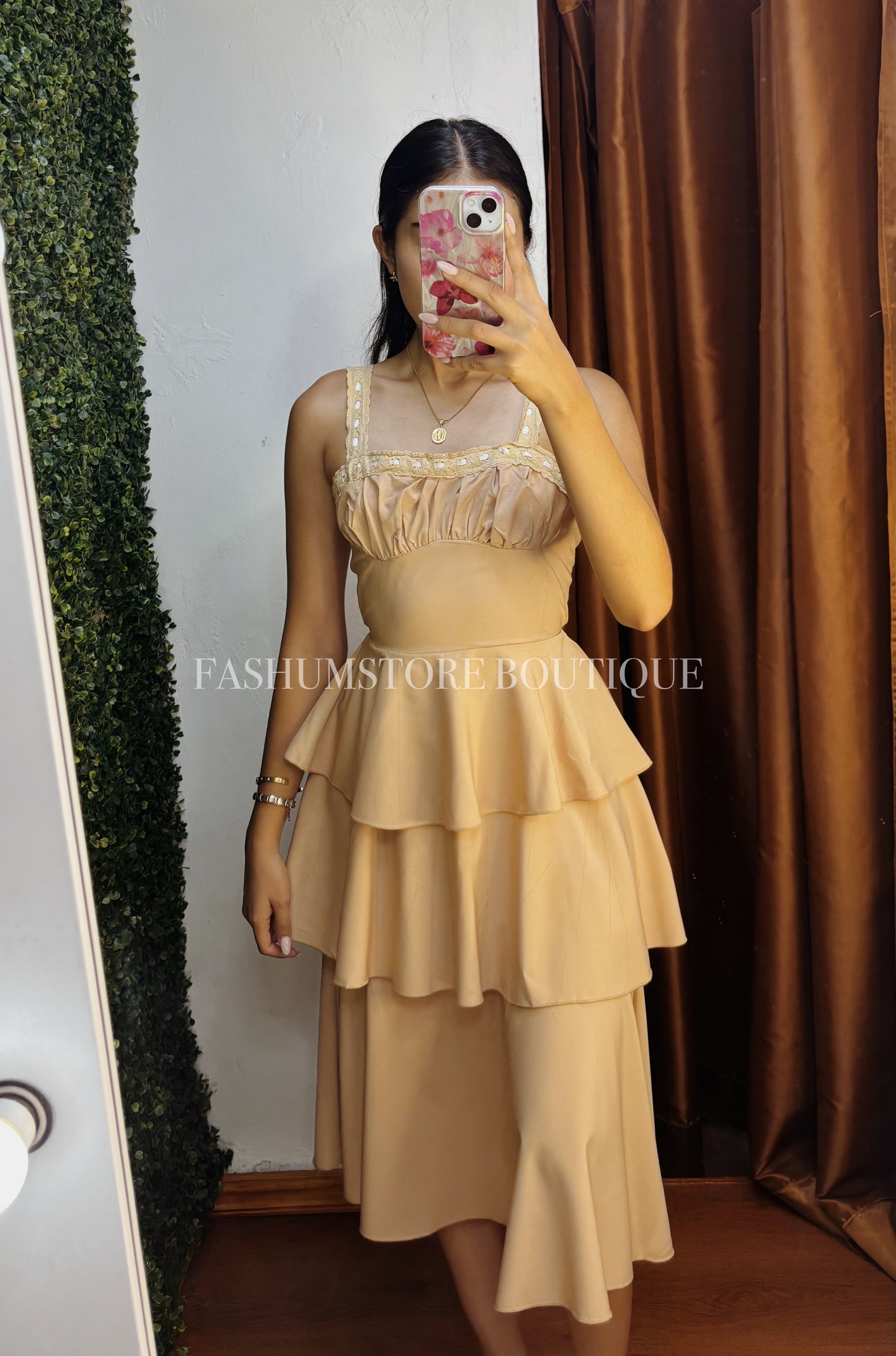 Vestido beige con olanes